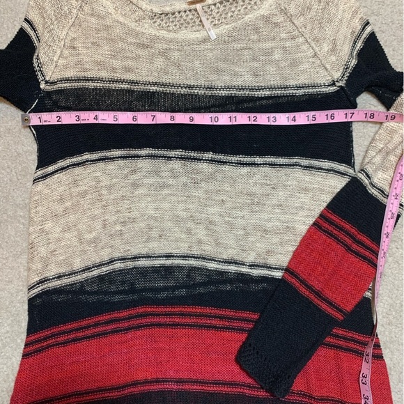 Free People Black and Cream Crew Neck Tunic Sweater High Low Hem Women XS - Picture 3 of 6